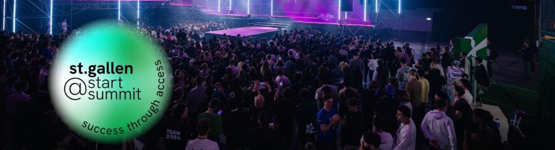  Ein Blick in die Halle des START Summits mit einer grossen Bühne und Scheinwerfern